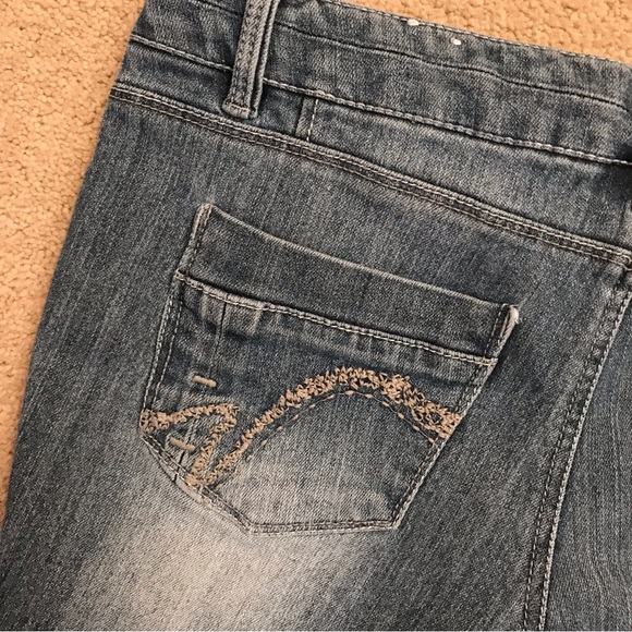 Bongo Distressed Denim Shorts Womens Size 11 Blue Low Rise Stretch - Picture 14 of 14